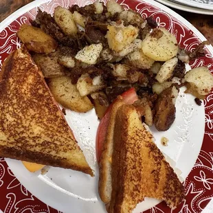 Grilled cheese with tomato and onion and home fries