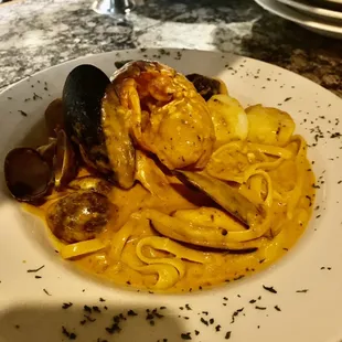 pasta dish, pasta, food