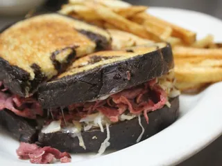 Shawn's Irish Tavern