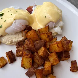 Applewood Eggs Benedict