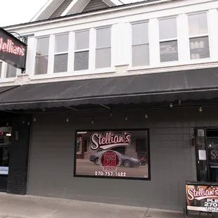 the exterior of a restaurant