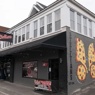 the exterior of a restaurant