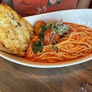 Spaghetti Pomodoro Pasta with Meatballs