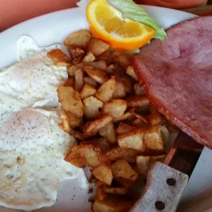 OMG. Ham and eggs with country potstoes ... Yes. It tastes as good as it looks.. yum!