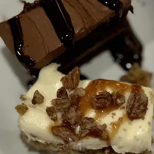 Chocolate and carrot cakes