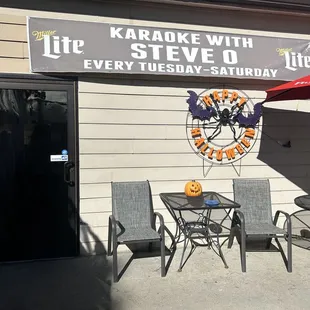 the outside of the restaurant