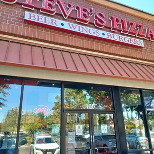 Entrance to Steve's Pizza in Elk Grove, CA