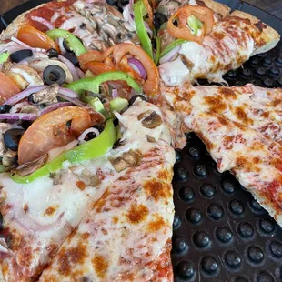 Veggie &amp; cheese pizza!