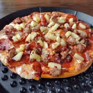 10" with garlic, pineapple, sausage, pepperoni and bacon crumbles. So good