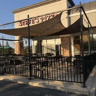 the outside of a restaurant