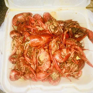 1 lb of crawfish spicy with garlic butter