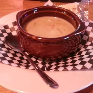 Ordered the Clam chowder. ..spicy, tangy taste,  which is to my liking a good amount of  bits of clams...different style