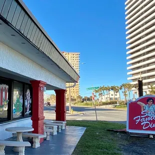 the outside of the restaurant