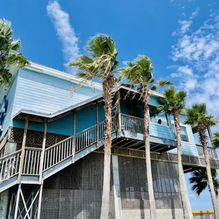 Steve's Marina Restaurant is beautifully located next to a quaint marina and beach corner.