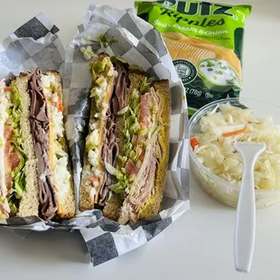 Turkey roast beef double decker with spicy slaw. The vinegar slaw on the side was perfection 10/10.