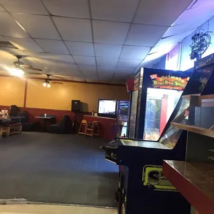 Lots of room clean dining area