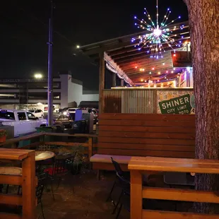 the outside of the restaurant