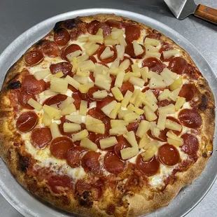 pepperoni and pineapple pizza