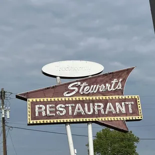 a sign for stewart's restaurant