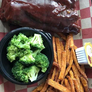 Ribs with sweet potato fries and roasted broccoli