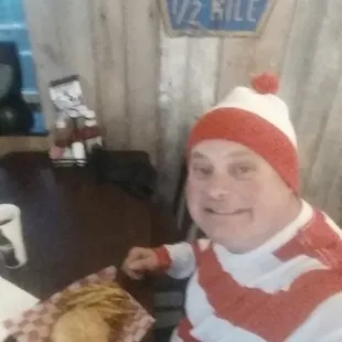 Where's Waldo??? EATIN DINNER!!