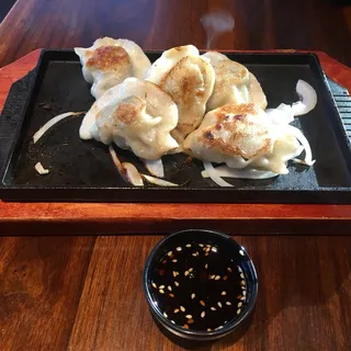 F10 Teppan Sizzling Dumpling