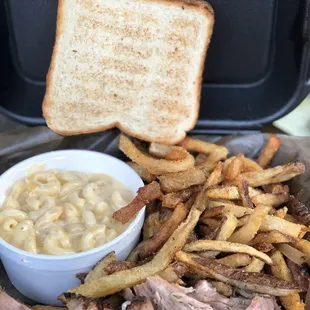Pulled pork plate,2 sides Mac and cheese and fries