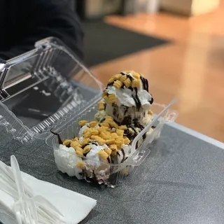 FRIED TWINKIE SUNDAE