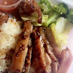 Honey glazed chicken with teriyaki sauce and spicy sauce