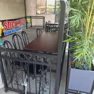 Walking in....outside seating if you want!