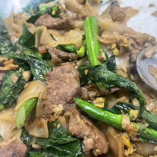 Pad sa ew with beef was delish -- left us craving more