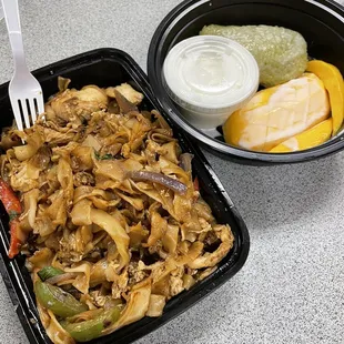 Pad Kee Mao Sen Yai Mango Sticky Rice Dessert