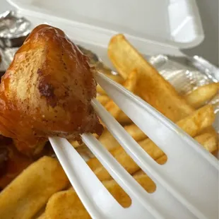 Ordered Boneless wings and was served fried chicken breast cut up that was so hard/chewy that it was inedible.