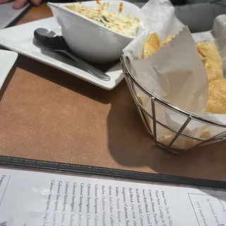 Hot Spinach & Artichoke Cheese Dip