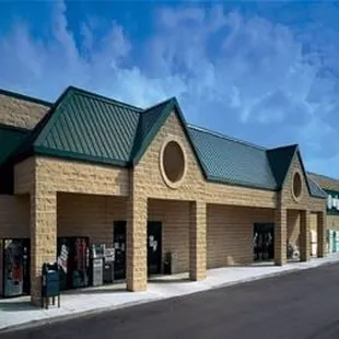 Stinebrink's Piggly Wiggly in Delavan Wisconsin has a wide selection of fresh produce, quality meats, delicious bakery and fa...