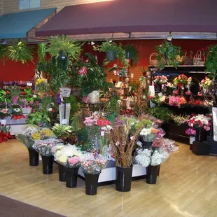 Our floral department offers fresh bouquets, arrangements, and house plants. Also offering arrangements for any occasion, suc...