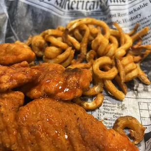 Buffalo chicken tender basket w/ fries