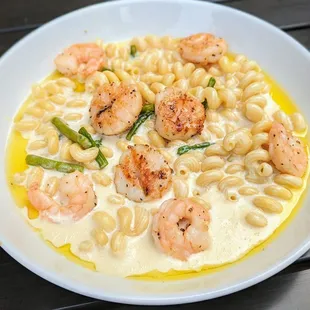 Scallop &amp; Shrimp White Cheddar Mac &amp; Cheese | Instagram: @telephonesmoothie