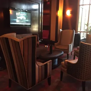 Feels like an elegant English Pub