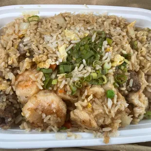 Look at this Hugh portion of house fried rice. Two to three servings for me!!! Plus it's soooooooooo delicious!!!!!!