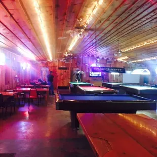 billiards tables and pool tables