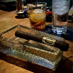 Smoked Old Fashioned i,Papi, perfectly pair'd wit' an Undercrown "10"