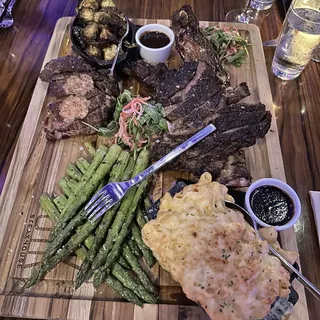 Dry-Aged Tomahawk 34oz