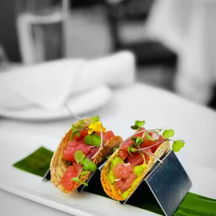 tuna tartare tacos | @whaevaeats