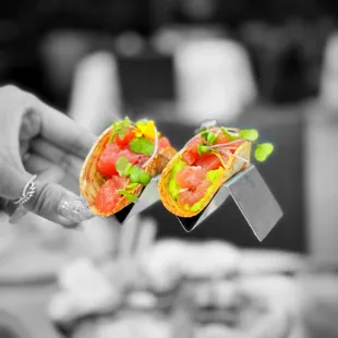 tuna tartare tacos | @whaevaeats