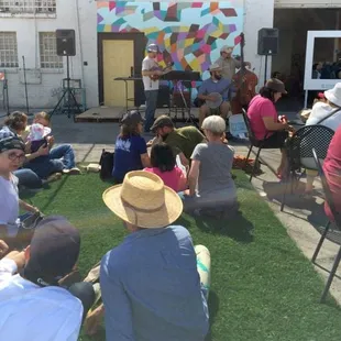 Listening to Snap Jackson &amp; the Knock on Wood Players