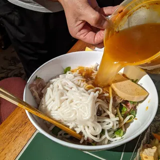 Spicy Beef Noodle Soup -Bn b Hu