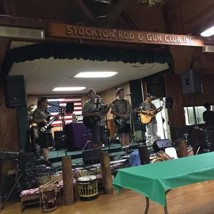 Island Sunset Band sets the atmosphere