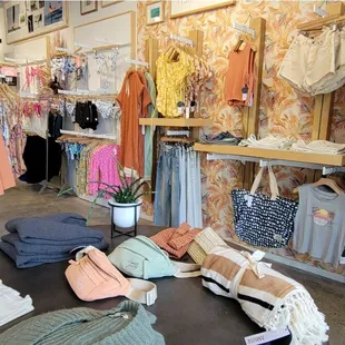 Women&apos;s clothing