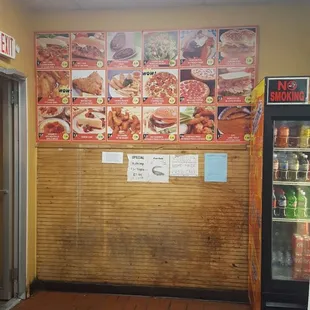 the inside of a fast food restaurant